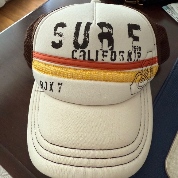 Roxy Surf California Trucker Hat - Picture 1 of 2